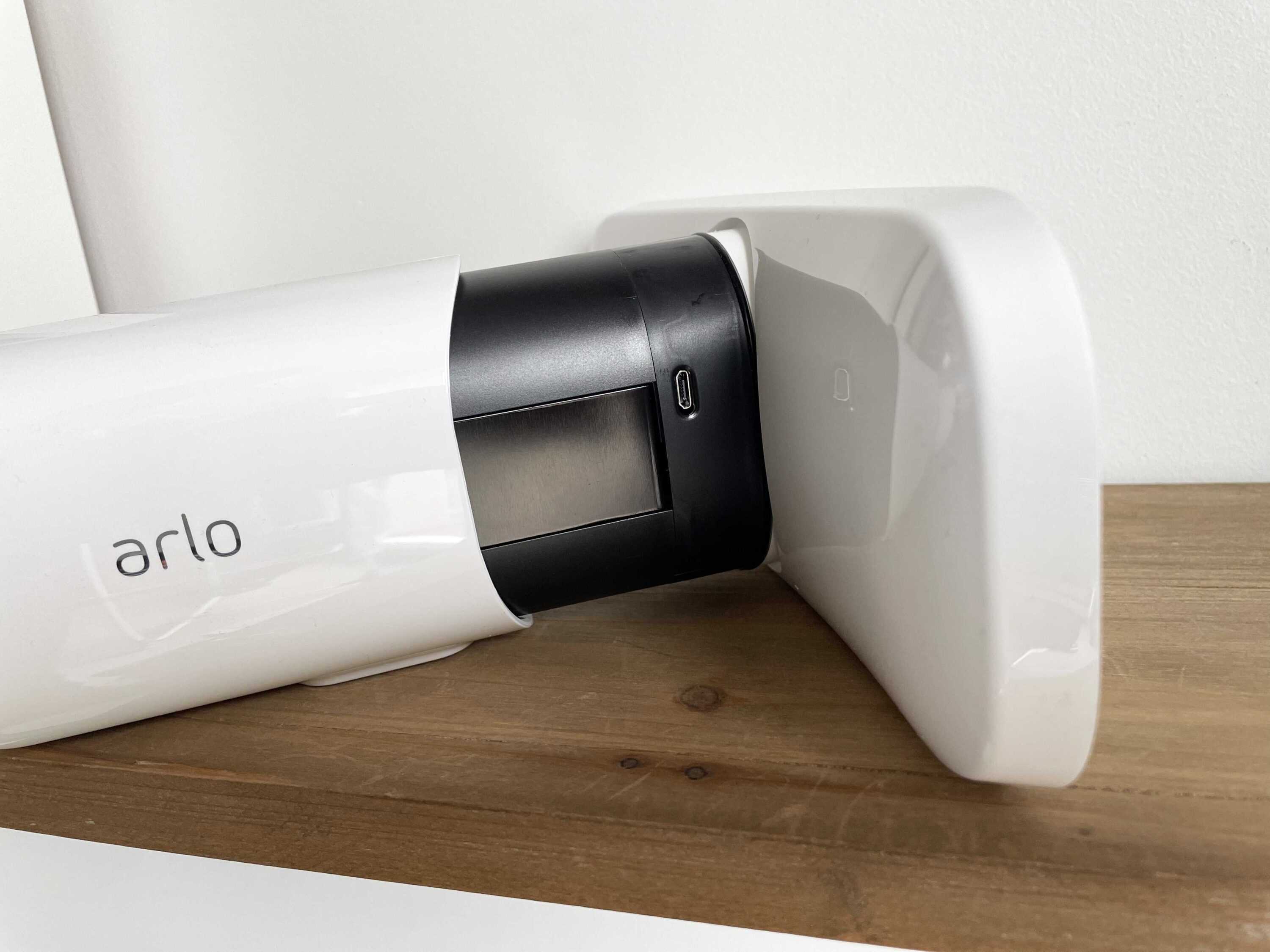 Arlo Pro 3 Floodlight, la caméra de sécurité avec projecteur en TEST 15 Arlo Pro 3 Floodlight Ouvert