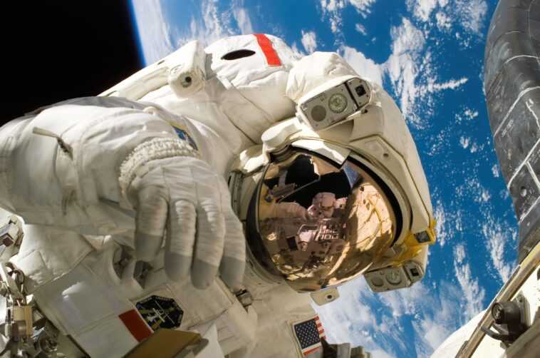 La Station spatiale internationale a dû faire une manœuvre d'évitement pour éviter un morceau de débris spatiaux 1 La Station Spatiale Internationale A Dû Faire Une Manœuvre D'évitement