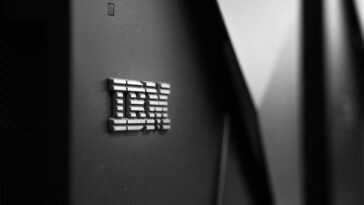 IBM commence à licencier des employés en Russie, trois mois après avoir suspendu ses opérations dans le pays 15 Le Nouveau Processeur Quantique Eagle D'ibm Est Une Puce De