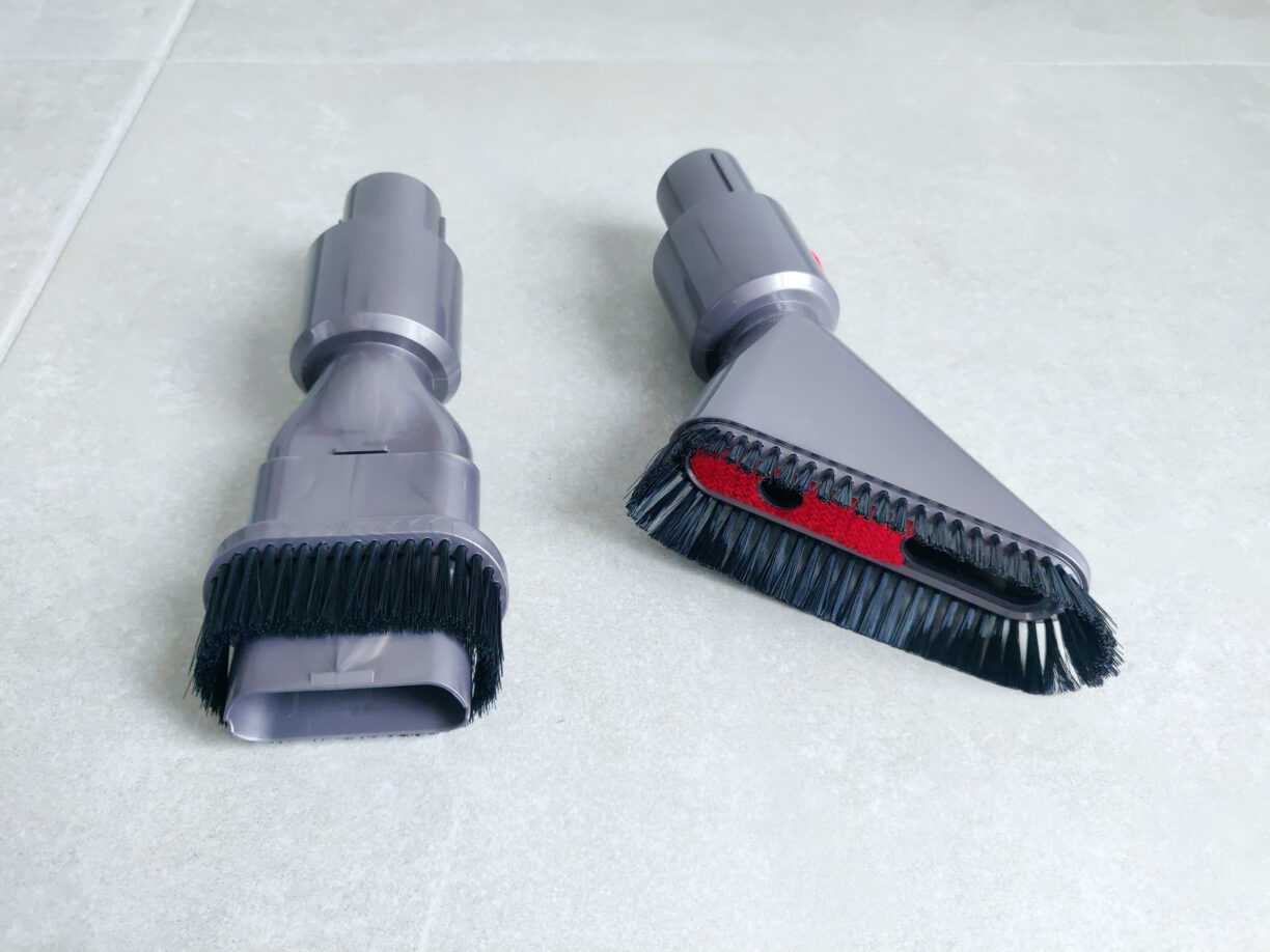 Redroad V17 en TEST: Que vaut ce nouvel aspirateur balai/à main ? 14 Redroad V17 Brosse Supplementaire Dessous