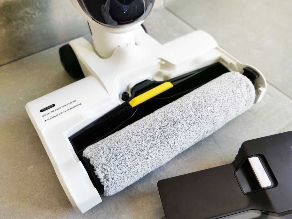 Redkey W12 en TEST: L'aspirateur balai serpillière 3 en 1 23 Redkey W12 Brosse 2