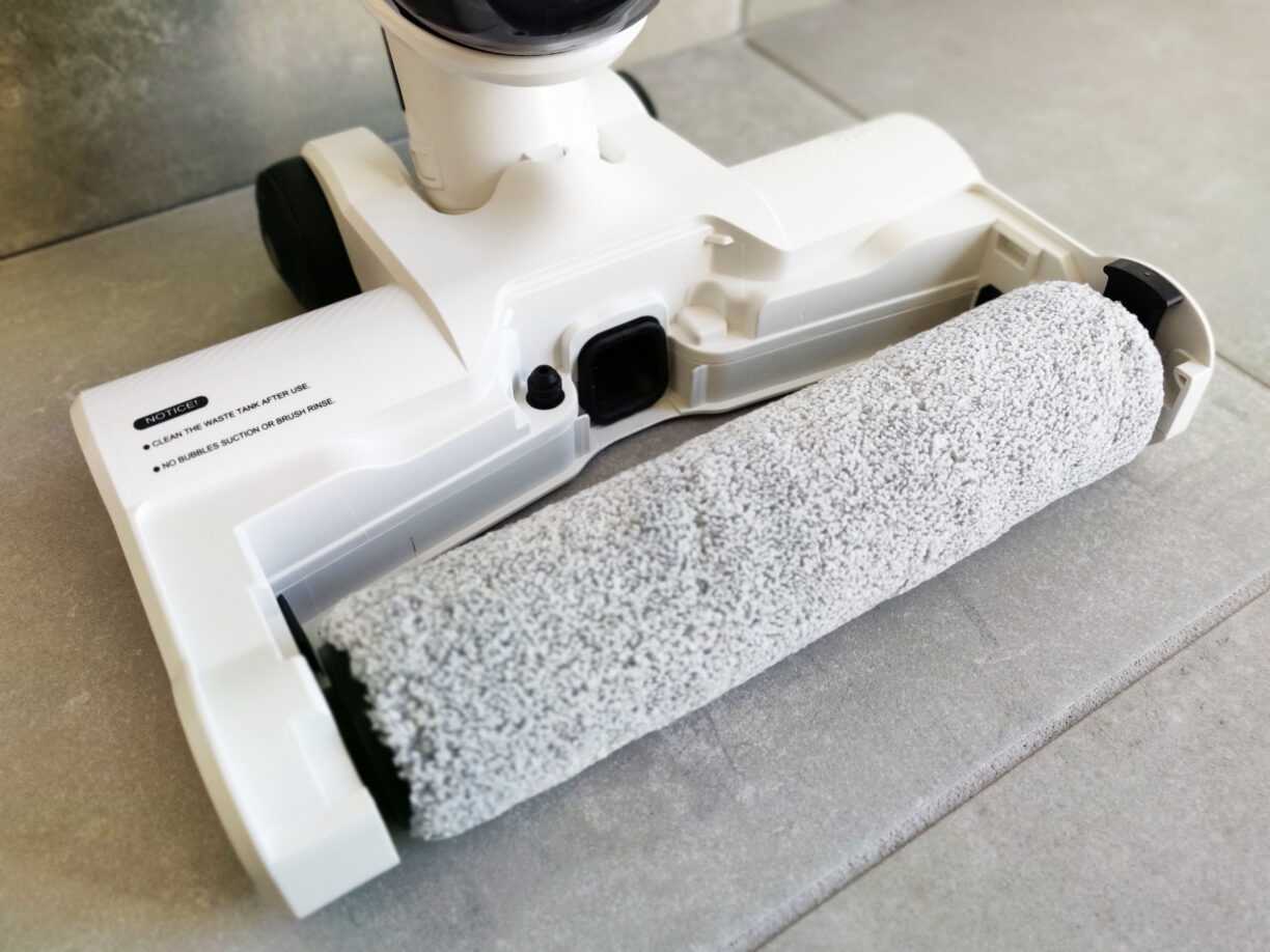 Redkey W12 en TEST: L'aspirateur balai serpillière 3 en 1 24 Redkey W12 Brosse 3