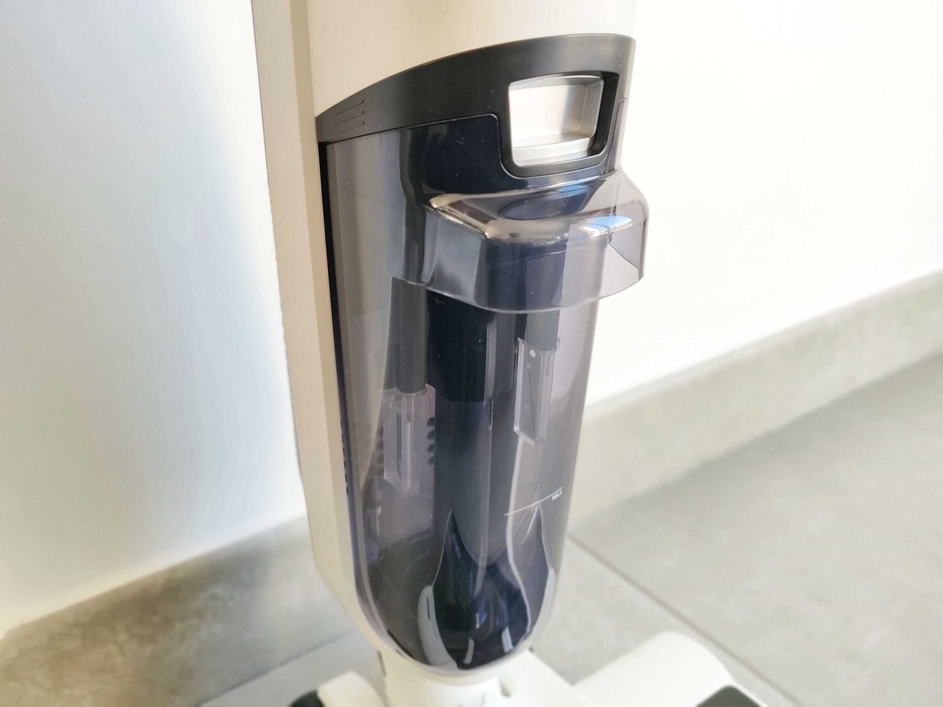 Redkey W12 en TEST: L'aspirateur balai serpillière 3 en 1 12 Redkey W12 Brosse Reservoir 1
