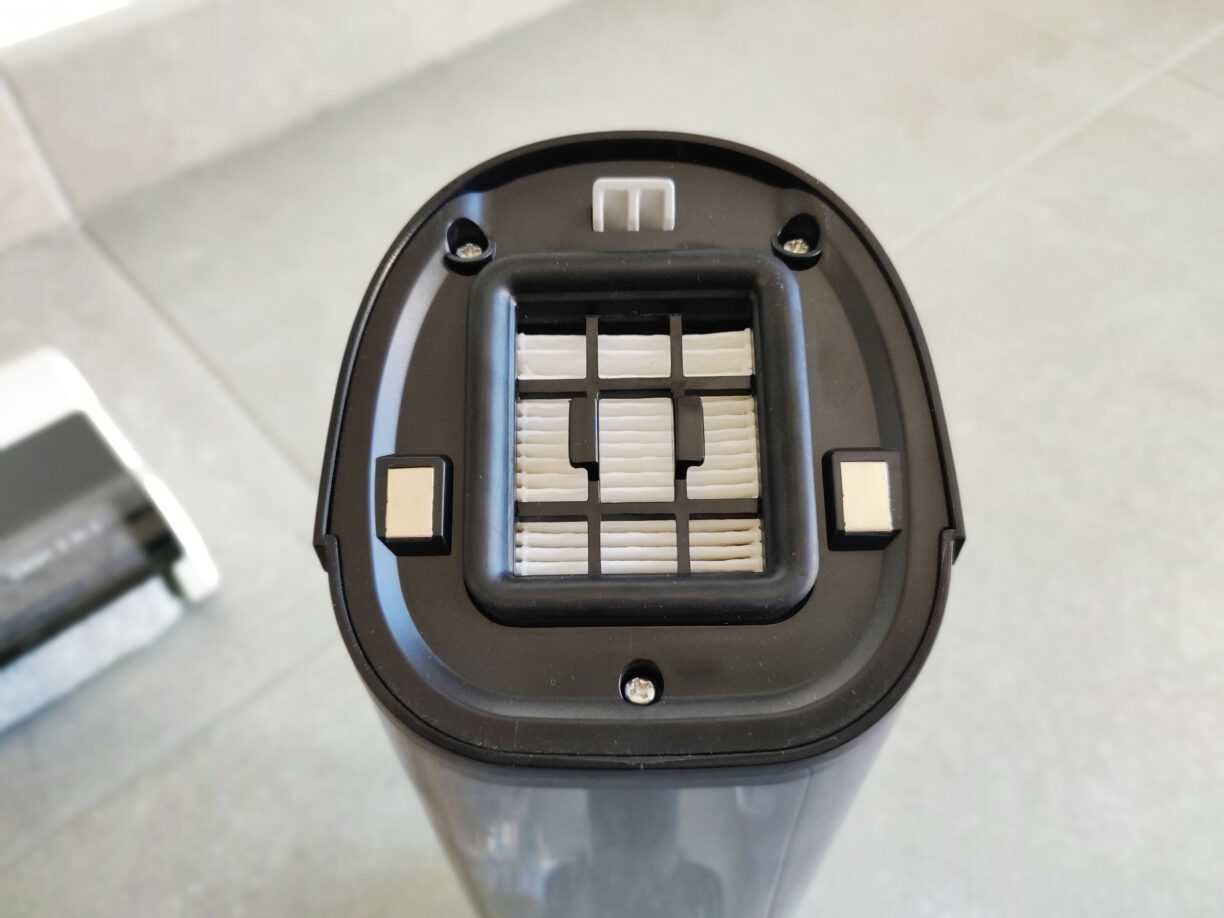 Redkey W12 en TEST: L'aspirateur balai serpillière 3 en 1 16 Redkey W12 Brosse Reservoir 4