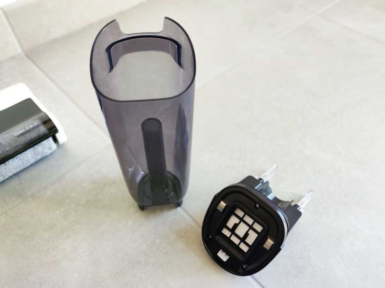 Redkey W12 en TEST: L'aspirateur balai serpillière 3 en 1 15 Redkey W12 Brosse Reservoir 5