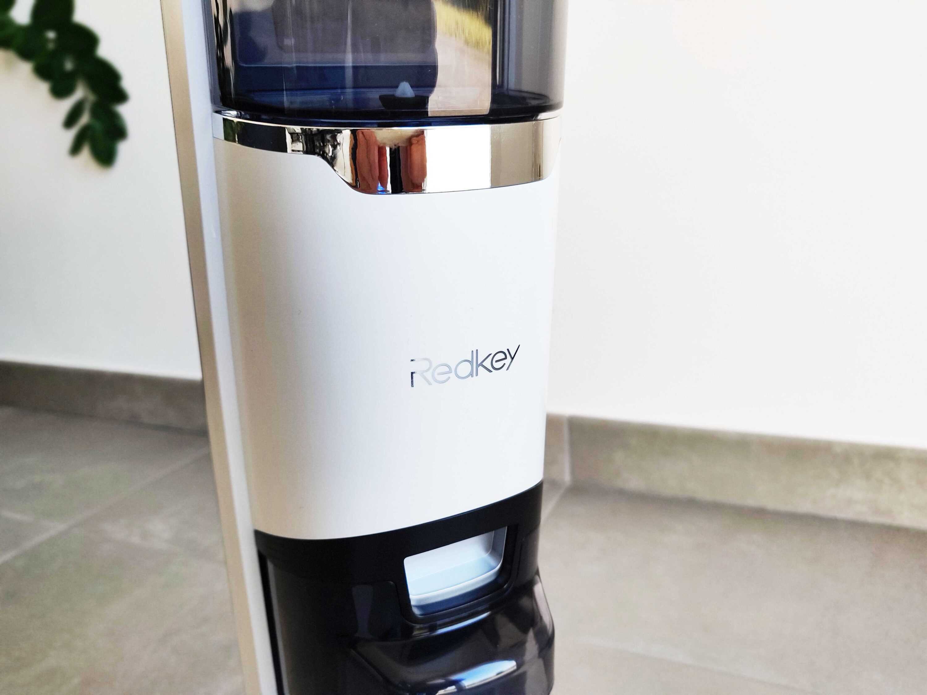 Redkey W12 en TEST: L'aspirateur balai serpillière 3 en 1 17 Redkey W12 Reservoir 9