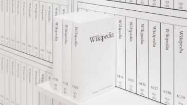 La Première édition De Wikipédia « hello, World ! » Est Mis Aux
