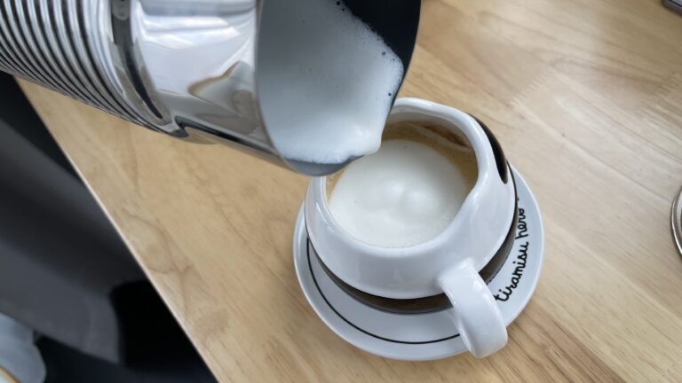 1639900628 975 Nespresso Aeroccino 4 dans le test plus de mousse