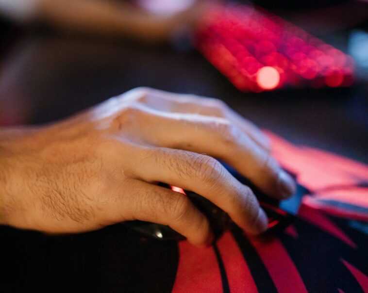 La souris de jeu concept Adata contient un SSD de 1 To pour stocker des jeux 1 La Souris De Jeu Concept Adata Contient Un Ssd De