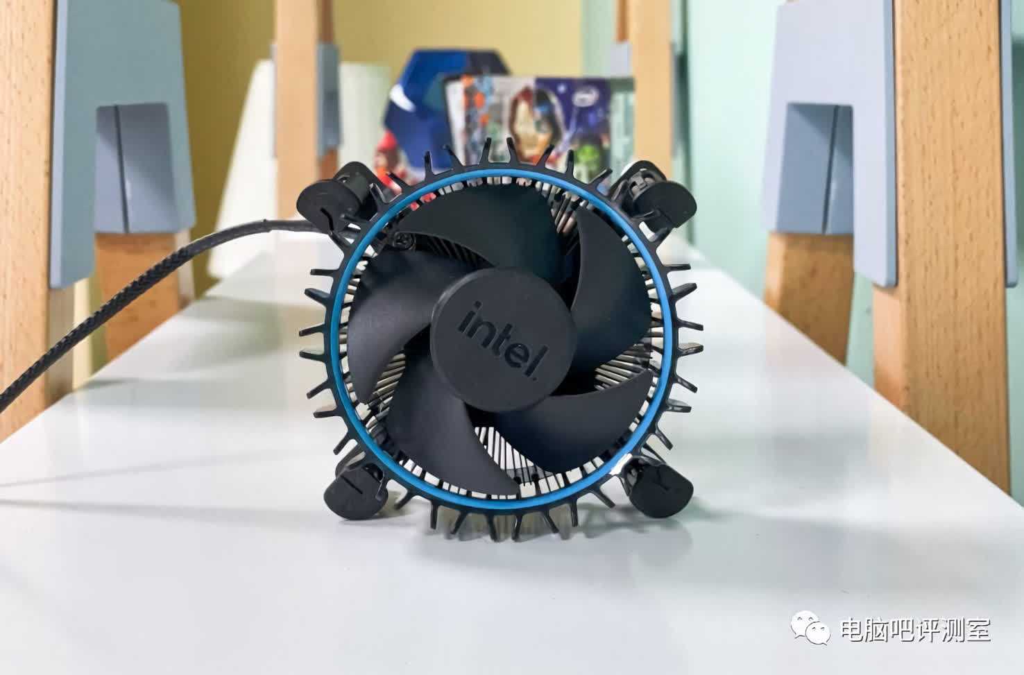 Le Refroidisseur De Stock Repensé D'intel Pour Les Processeurs Alder
