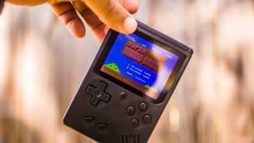 Logan Paul A Fait Une Table En Résine Game Boy