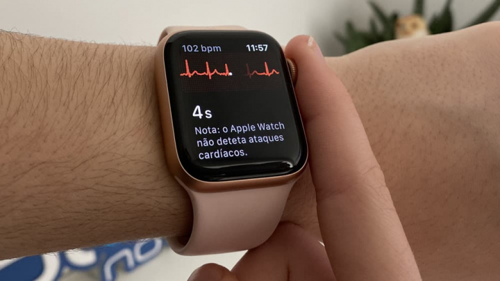 Le smartwatch capable de déceler les maladies avant l’apparition des symptômes grâce à l’IA 4 Apple Watch 5 avec ECG