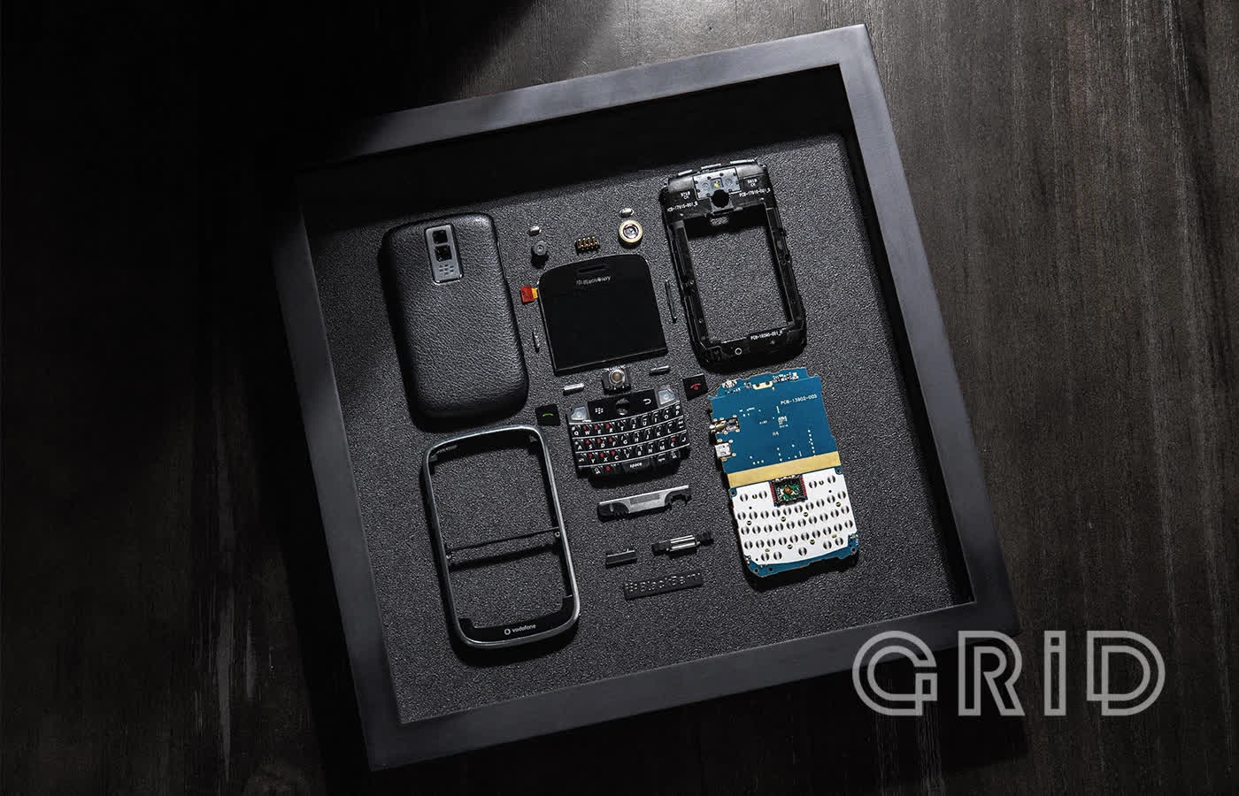 Grid Studio transforme le vieux matériel comme les Game Boys et les iPhones en art pour votre maison 5 1643315049 925 Grid Studio transforme le vieux materiel comme les Game Boys