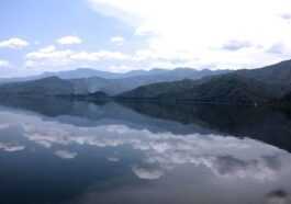 En Afrique, Il Y A Un "lac Tueur" Qui Ressemble