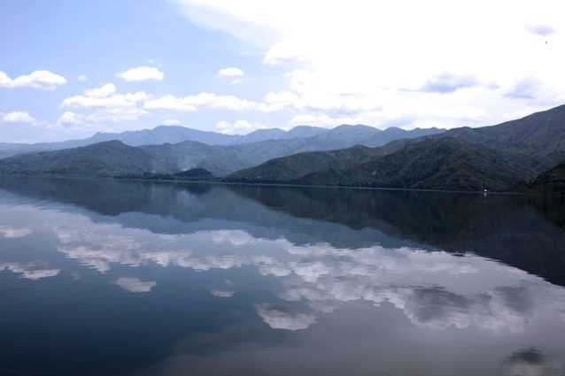 En Afrique, il y a un "lac tueur" qui ressemble à un paradis mais cache un secret mortel 1 En Afrique, Il Y A Un "lac Tueur" Qui Ressemble