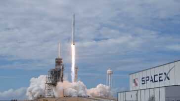 La Fusée Spacex Dérivant Dans L'espace Pendant 7 Ans S'écrasera