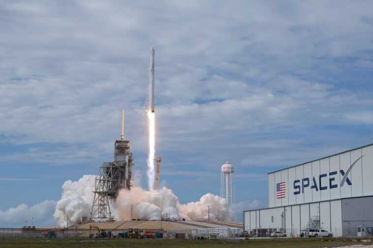 La Nasa inquiète pour les satellites Starlink d'Elon Musk : "Les risques de collisions augmentent" 1 La Fusée Spacex Dérivant Dans L'espace Pendant 7 Ans S'écrasera