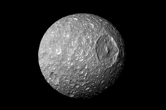 Sous la surface de Mimas, la lune "Death Star" de Saturne, un océan secret pourrait se cacher 1 Sous La Surface De Mimas, La Lune "death Star" De