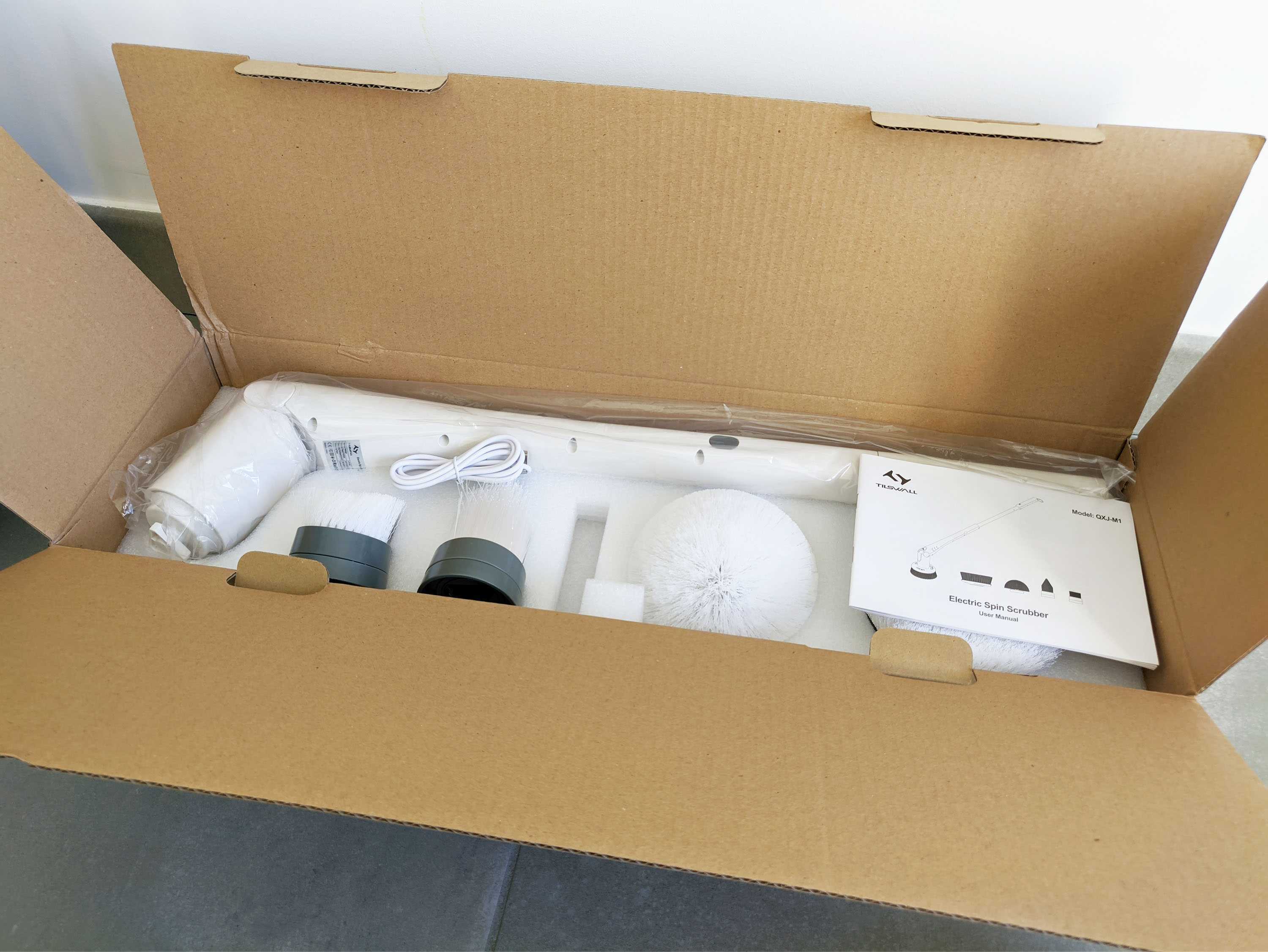 Tilswall QXJ-M1: TEST de la brosse de nettoyage électrique sans fil 4 Tilswall Qxj M1 Brosse Nettoyage Electrique Sans Fil Boite Intérieur