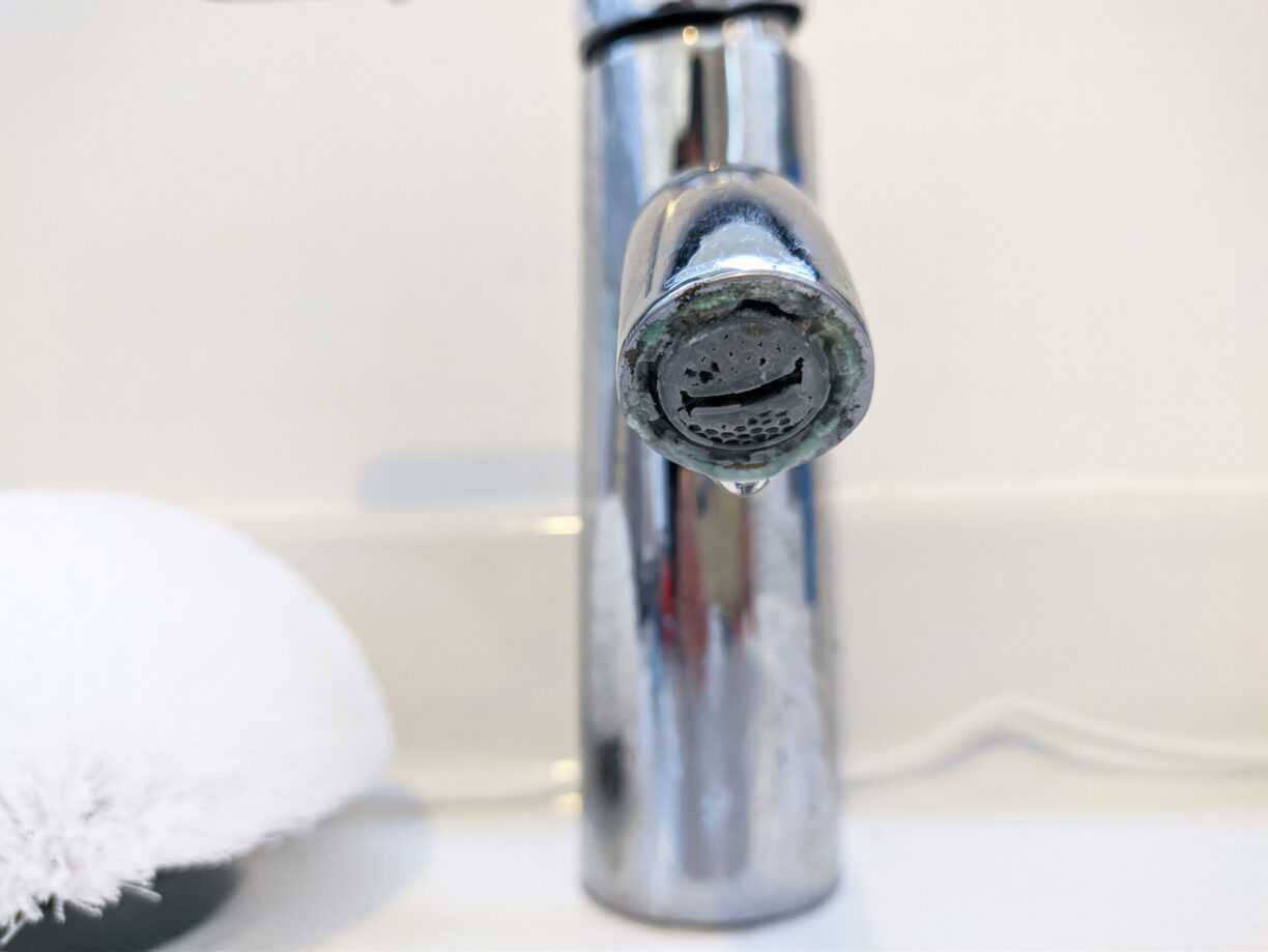 Tilswall QXJ-M1: TEST de la brosse de nettoyage électrique sans fil 29 Tilswall Qxj M1 Brosse Nettoyage Electrique Sans Fil Robinet Avant