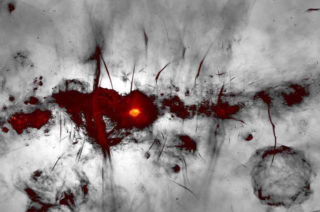 Un millier de mystérieux filaments magnétiques découverts au cœur de la Voie lactée 1 Un Millier De Mystérieux Filaments Magnétiques Découverts Au Cœur De