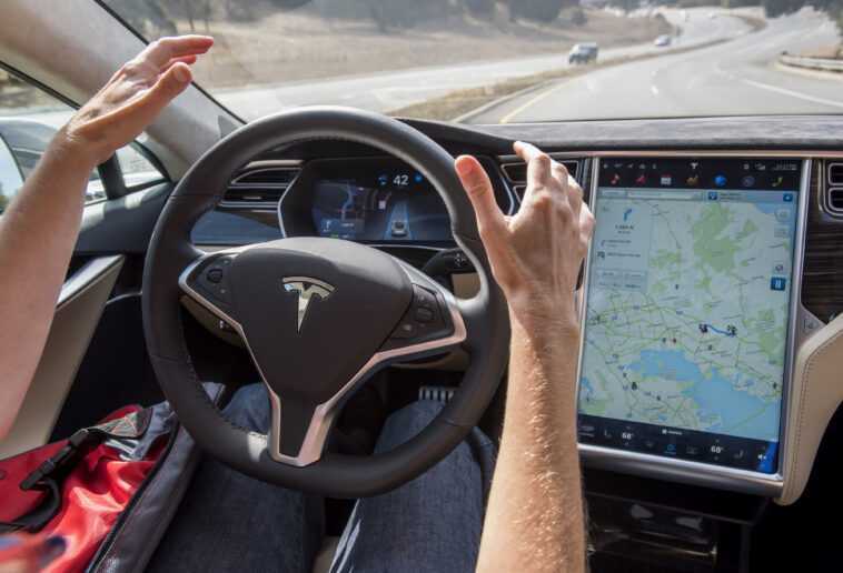 Les propriétaires de Tesla ont signalé plus de 100 incidents de "freinage fantôme" au cours des trois derniers mois 1 Les Propriétaires De Tesla Ont Signalé Plus De 100 Incidents