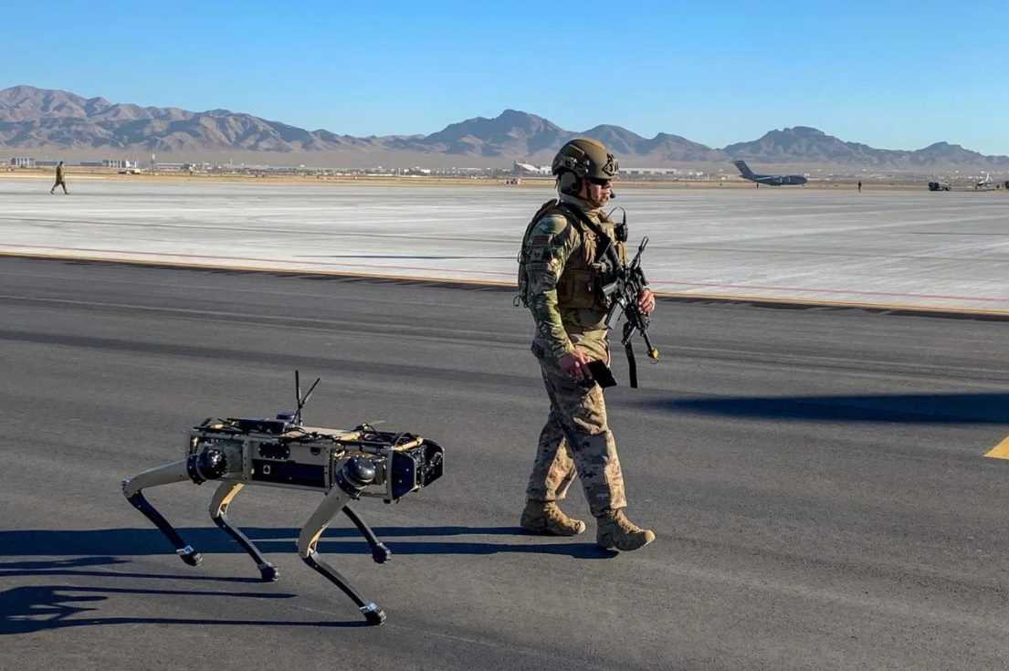 La Police Des Frontières Américaine Teste Des Chiens Robots Pour
