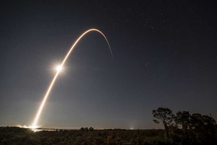 Une tempête géomagnétique anéantit un lot de satellites Starlink nouvellement lancés 1 Une Tempête Géomagnétique Anéantit Un Lot De Satellites Starlink Nouvellement
