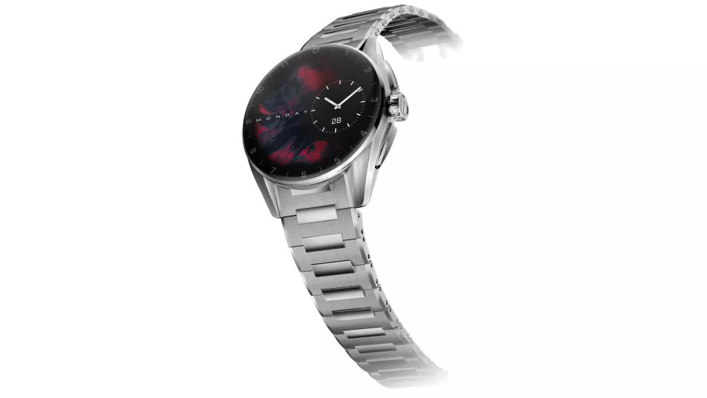 Tag Heuer dévoile une montre intelligente à 1 800 $ qui vous aide à rester en forme et à bien paraître 3 1644507549 423 Tag Heuer devoile une montre intelligente a 1 800