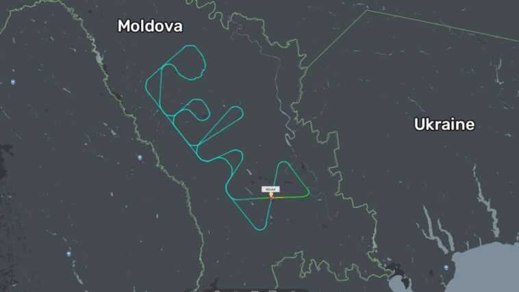 Un pilote a écrit "Relax" avec son avion à la frontière avec l'Ukraine 1 Un Pilote A écrit "relax" Avec Son Avion à La