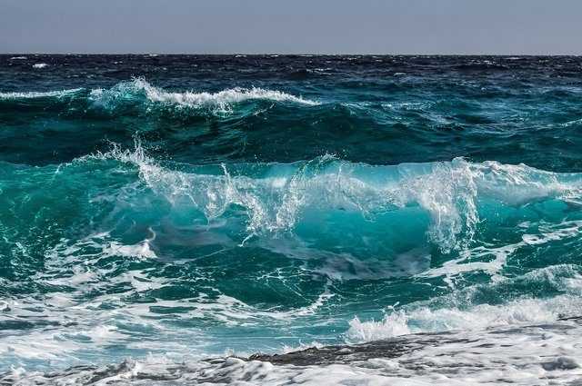 L'eau sur Terre ne vient pas d'où vous le croyez : le secret révélé par les roches lunaires 1 L'eau Sur Terre Ne Vient Pas D'où Vous Le Croyez