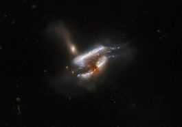 L'image d'une collision entre trois galaxies est le nouveau chef-d'œuvre de Hubble 7 L'image D'une Collision Entre Trois Galaxies Est Le Nouveau Chef D'œuvre