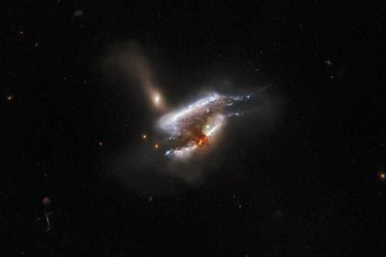 L'image d'une collision entre trois galaxies est le nouveau chef-d'œuvre de Hubble 1 L'image D'une Collision Entre Trois Galaxies Est Le Nouveau Chef D'œuvre