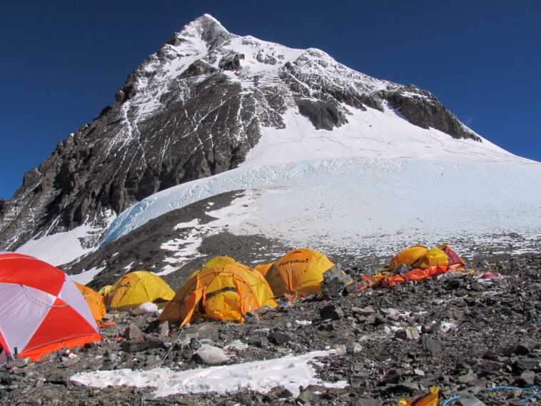 Un glacier qui a mis 2 000 ans à se former sur l'Everest a fondu en seulement 25 1 Un Glacier Qui A Mis 2 000 Ans à Se