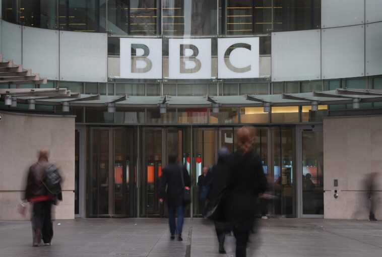 La BBC revient à la diffusion en ondes courtes en Russie : ce n'était pas arrivé depuis la Seconde Guerre mondiale 1 La Bbc Revient à La Diffusion En Ondes Courtes En