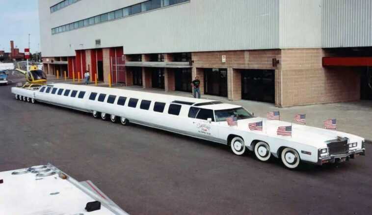 Cette limousine est la voiture la plus longue du monde (elle possède également un héliport) 1 Cette Limousine Est La Voiture La Plus Longue Du Monde