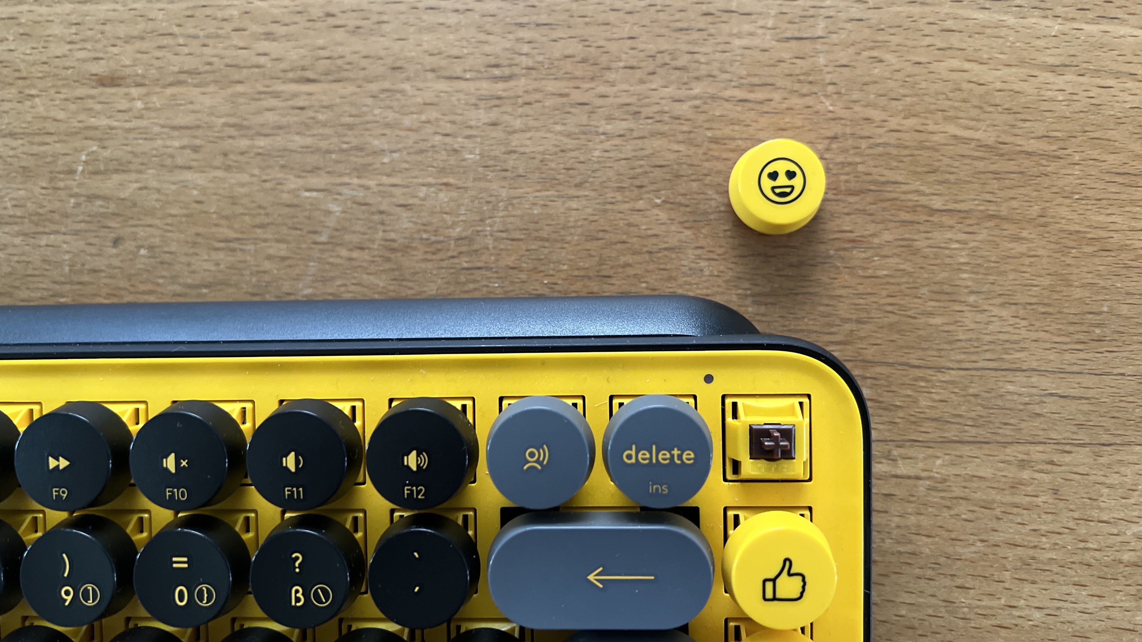 Test du clavier Logitech Pop Keys : Aimeriez-vous les emojis ? 3 Clavier Logitech Pop Keys avec touches emoji interchangeables