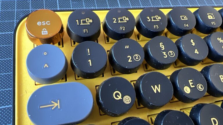 Test du clavier Logitech Pop Keys : Aimeriez-vous les emojis ? 10 Clavier Logitech Pop Keys avec touche Échap brillante