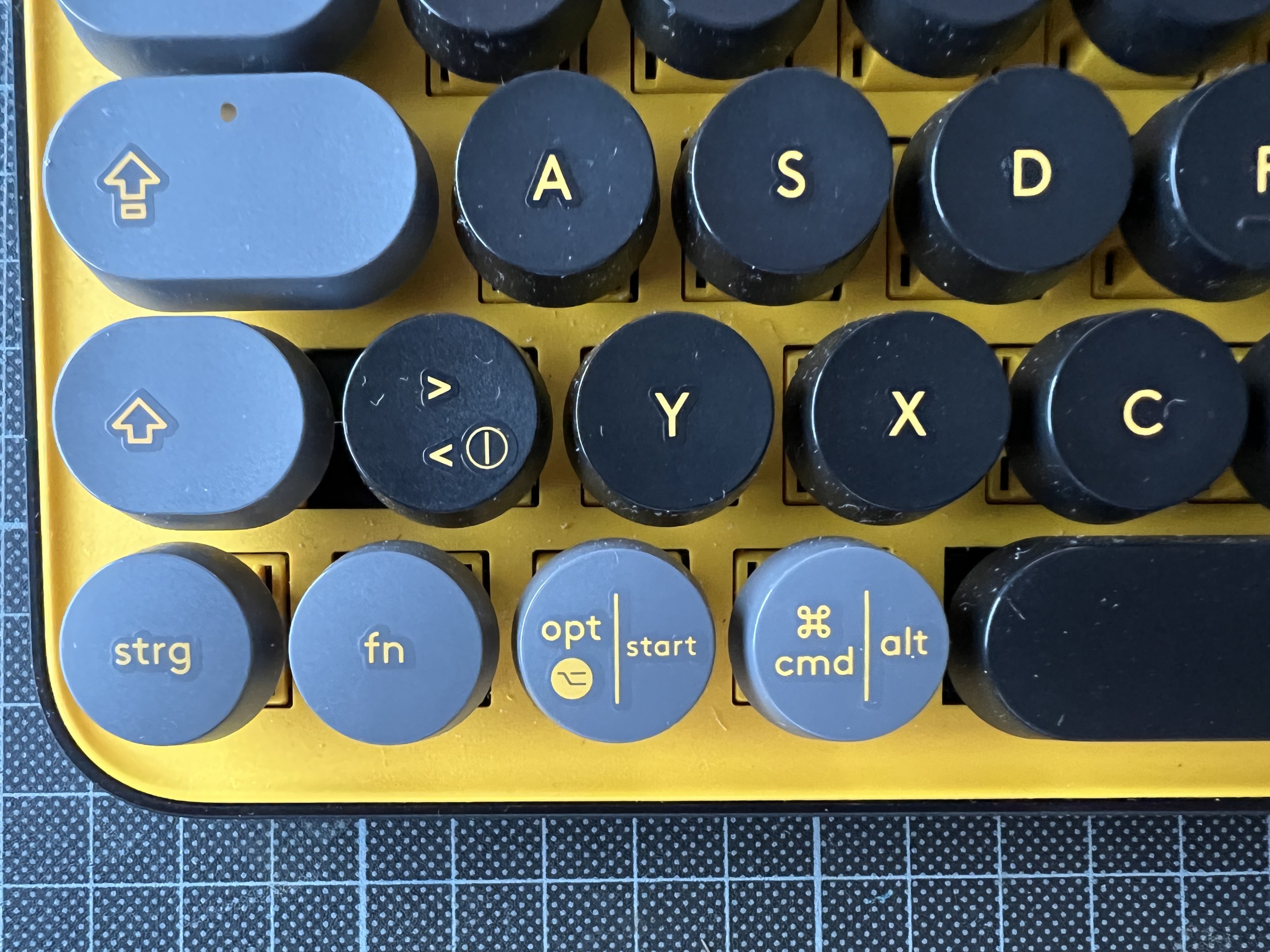 Test du clavier Logitech Pop Keys : Aimeriez-vous les emojis ? 12 Clavier Logitech Pop Keys avec touche Fn ennuyeuse