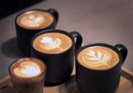 Boire Deux à Trois Tasses De Café Par Jour Est