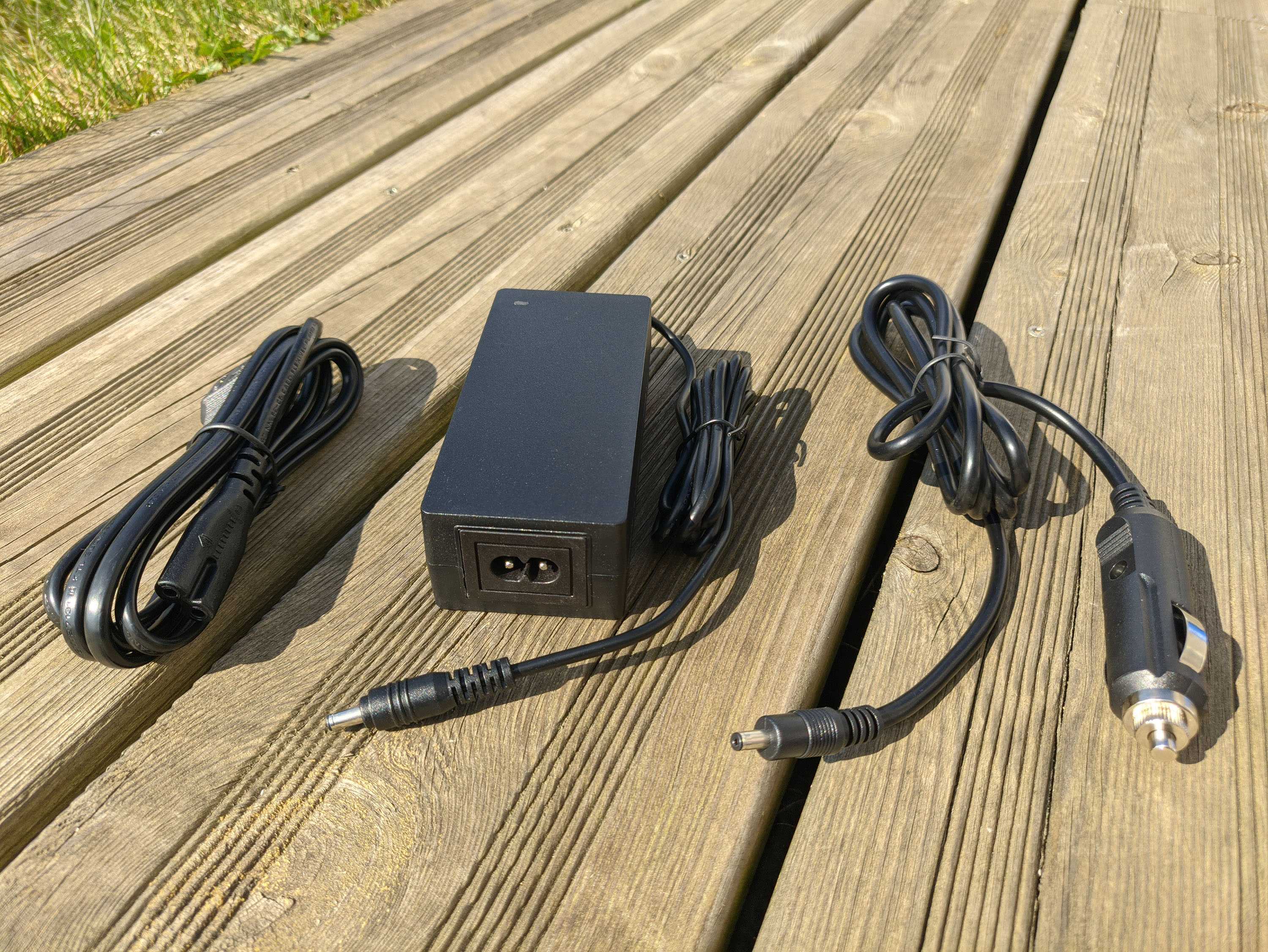 NOVOO Omni: TEST de cette batterie externe/onduleur de 80000mAh, parfait pour le camping ? 13 Novoo Omni Adaptateur