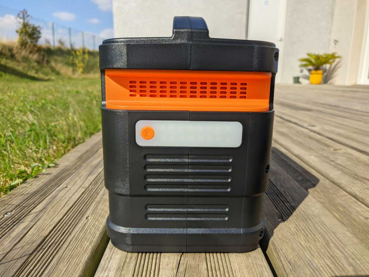NOVOO Omni: TEST de cette batterie externe/onduleur de 80000mAh, parfait pour le camping ? 8 Novoo Omni Batterie Centrale Electrique Droite