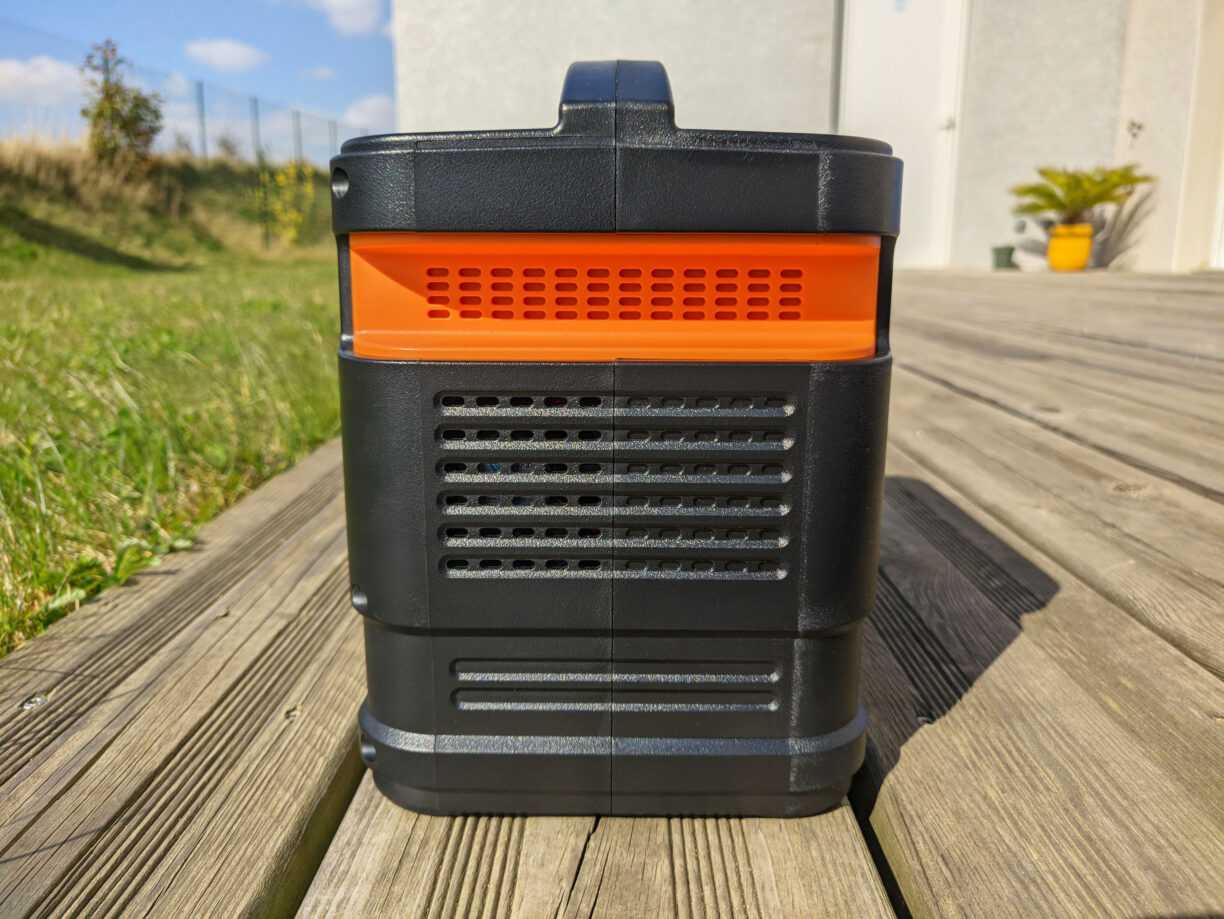 NOVOO Omni: TEST de cette batterie externe/onduleur de 80000mAh, parfait pour le camping ? 9 Novoo Omni Batterie Centrale Electrique Gauche