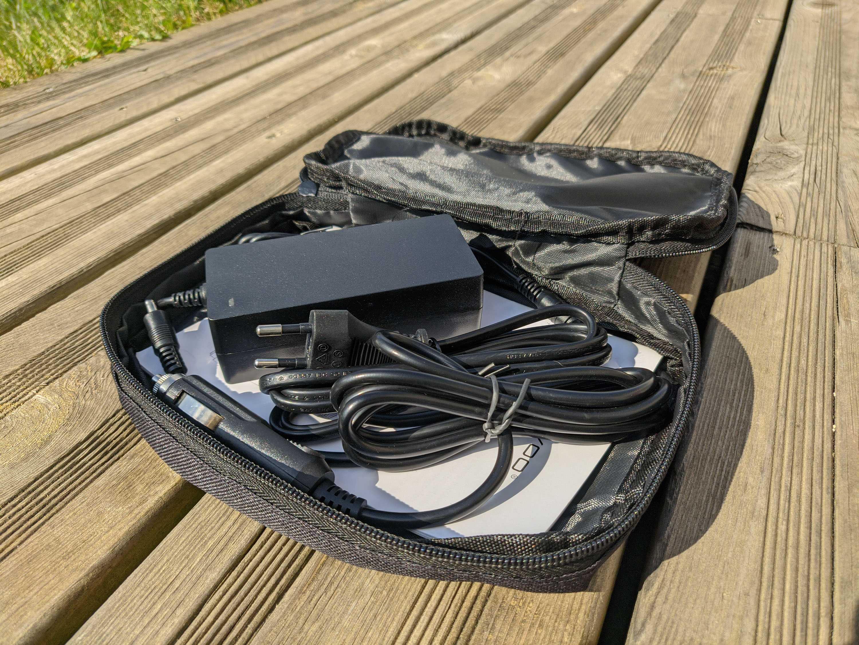 NOVOO Omni: TEST de cette batterie externe/onduleur de 80000mAh, parfait pour le camping ? 12 Novoo Omni Packaging Sac Bundle Ouvert
