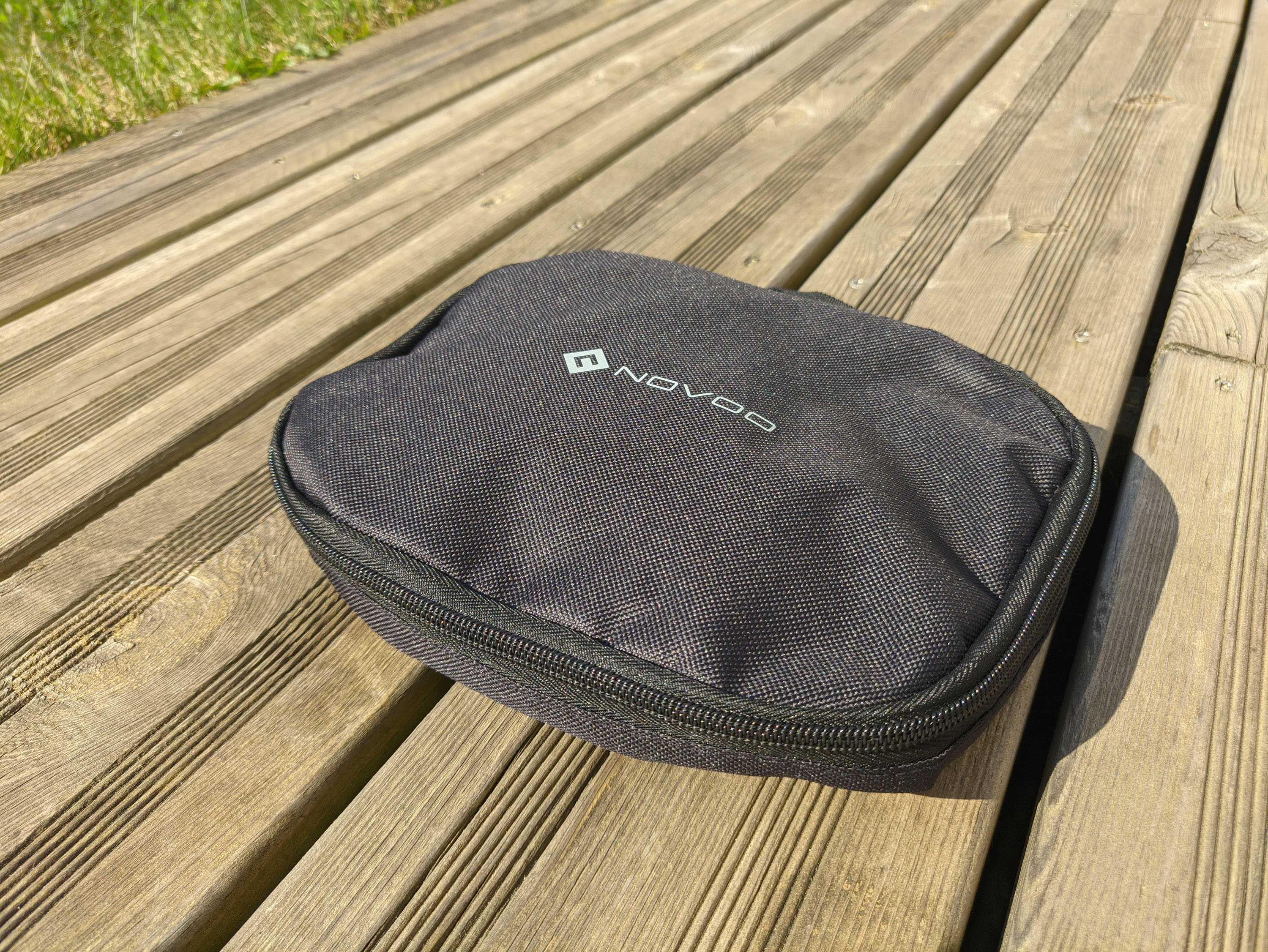 NOVOO Omni: TEST de cette batterie externe/onduleur de 80000mAh, parfait pour le camping ? 11 Novoo Omni Packaging Sac Bundle