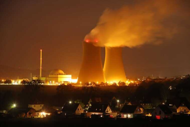 Parce que bombarder les sites des centrales nucléaires est un danger pour les personnes et l'environnement 1 Parce Que Bombarder Les Sites Des Centrales Nucléaires Est Un