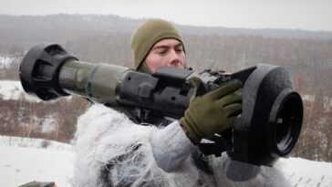 Quels sont les missiles antichars NLAW utilisés par les Ukrainiens pour détruire les véhicules russes 27 Quels Sont Les Missiles Antichars Nlaw Utilisés Par Les Ukrainiens