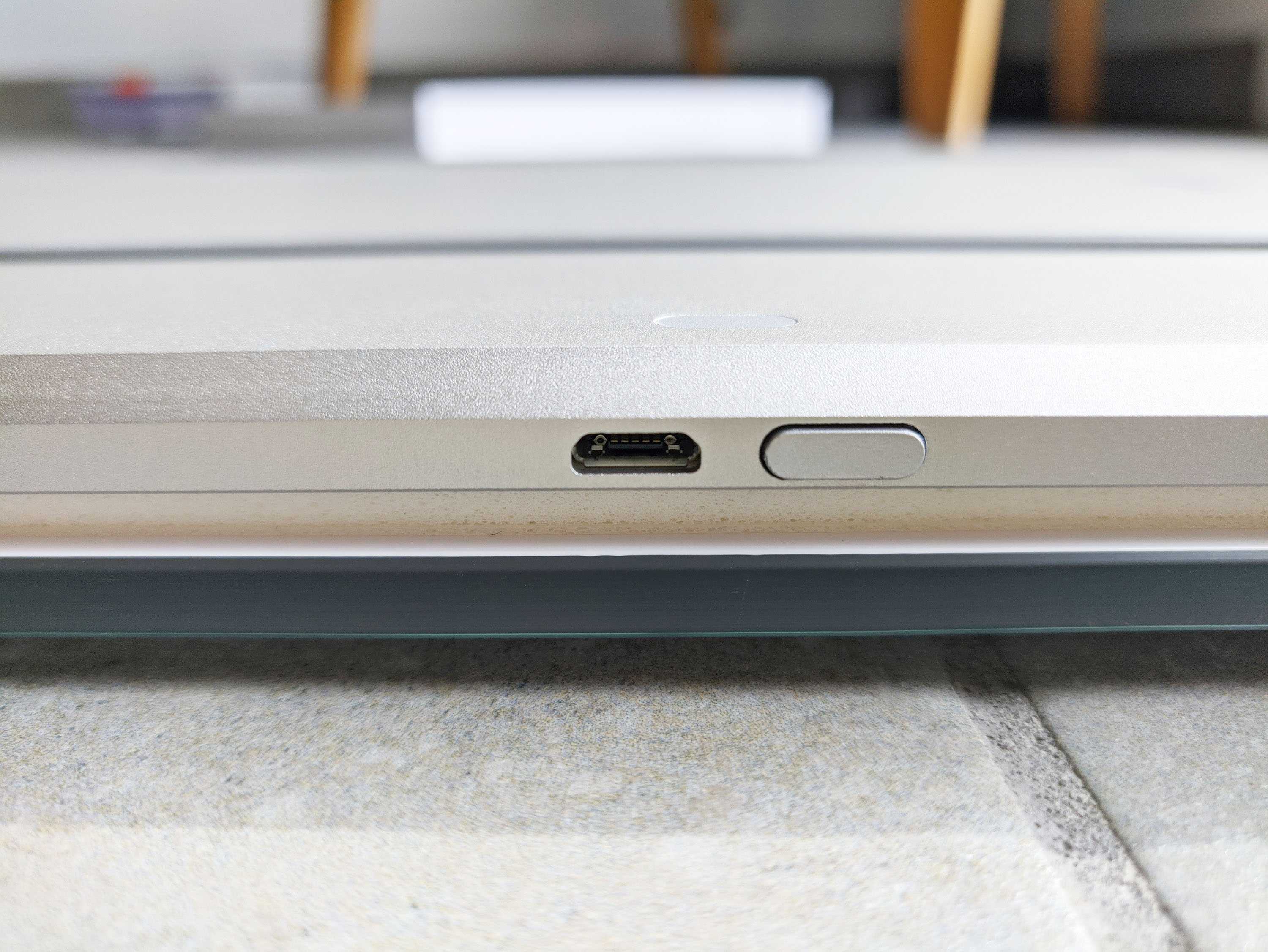 Withings Body Cardio: Test de la balance connectée la plus avancée du monde 13 Withings Body Cardio Port Micro Usb