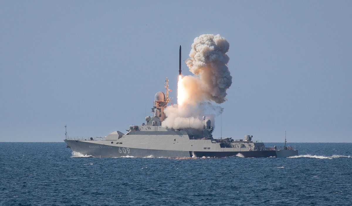 Quels sont les missiles de croisière Kalibr utilisés par les Russes dans la guerre en Ukraine 4 Russia Kalibr Missile Launch