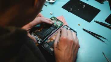 Google S'associe à Ifixit Pour Proposer Des Pièces Détachées D'origine